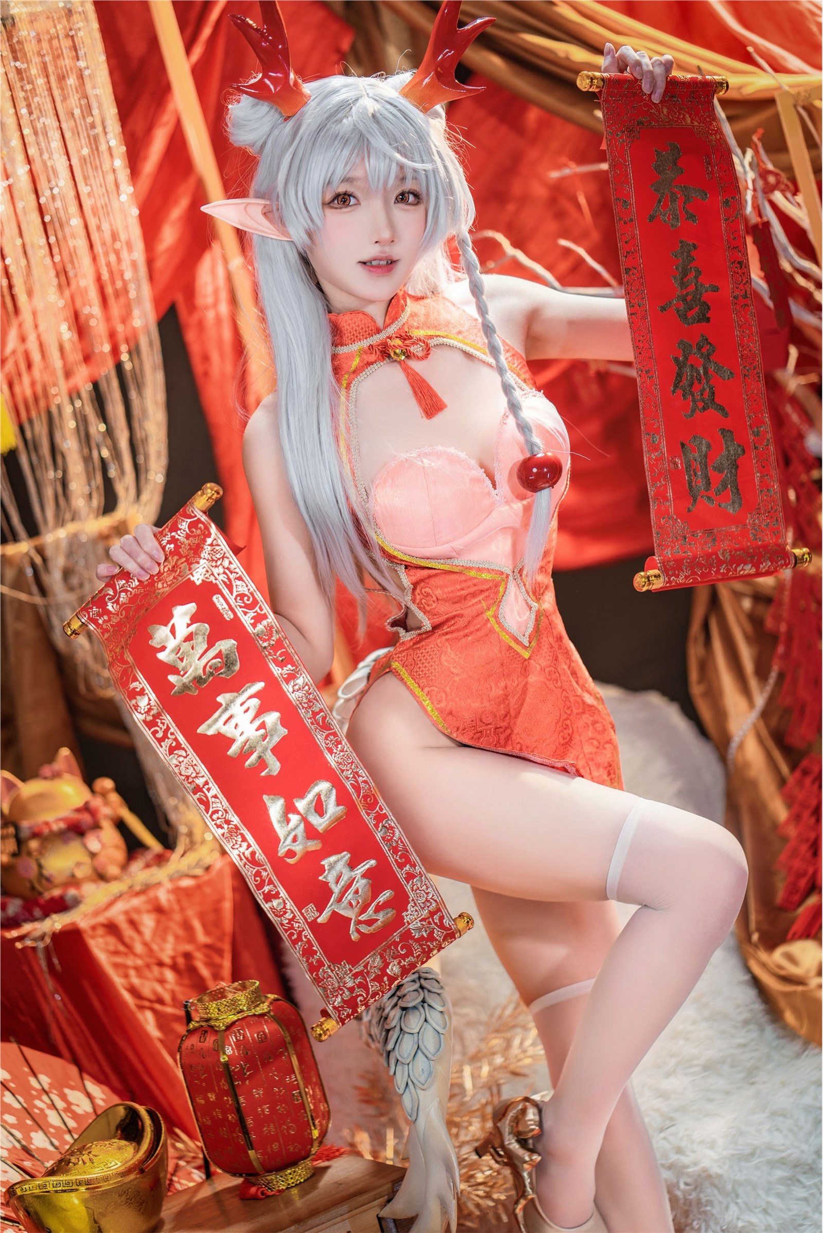 Abao is also a bunny girl NO.084, celebrating the Chinese New Year with the Dragon Sister(2)